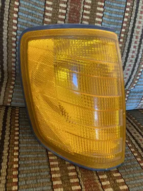 1305233129 MERCEDES Front Right Passenger Turn Signal Light