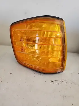 1305233927 MERCEDES Bosch Right Turn Signal Light W126