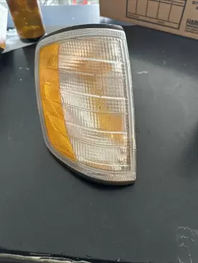 1315106905 MERCEDES Front Signal Light Lens Cover Rh W124