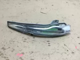 D58A MERCEDES Front Left Driver Mirror Turn Signal Light E350
