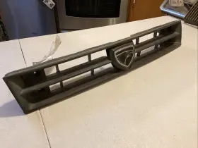 104-58295B MITSUBISHI Front Grille Emblem Eagle Summit