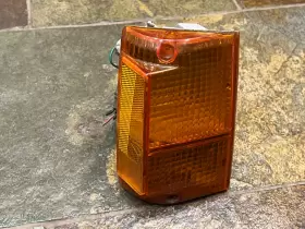 116-58037R MITSUBISHI Passenger Corner Turn Signal Dodge Park