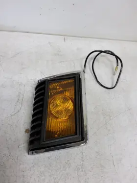 Mitsubishi Ma615251 Front Parking Lamp Assembly