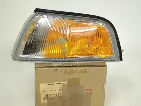 MR322641 MITSUBISHI Front Lh Turn Signal Lamp Door Mirage