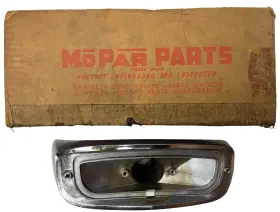 1495692 MOPAR Right Parking Turn Signal Housing Chrysler
