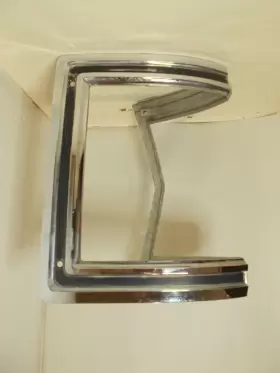 2582834 MOPAR Rh Passenger Front Cornering Lamp Bezel