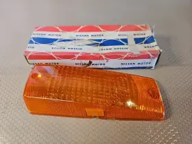 26126-N8500 NISSAN Nos Turn Signal Lens Datsun