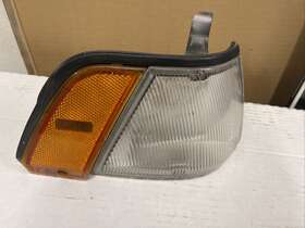 12-258 Front Right Corner Light E80 Corolla