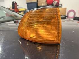 8379108 BMW Front Right Passenger Turn Signal Light Lamp E38