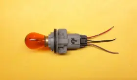 84930FC010 NISSAN Front Turn Signal Blinker Light Bulb Socket