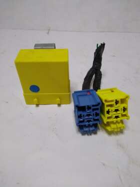 YL84-13R367-BA OEM FORD Turn Signal Flasher Towing Escape
