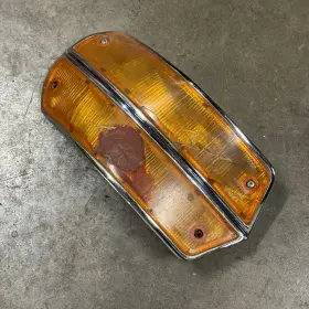901.631.401.02 PORSCHE Front Turn Signal Lenses Housing 911