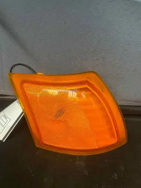 22700025 SATURN Fog Turn Light Lamp Rh Vue