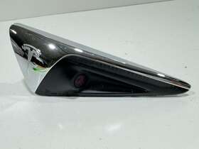 1125106-77-E SIGNAL Tesla Left Fender Turn Light Camera