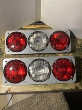 1653Y4 SIGNAL-STAT Tail Light