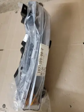 P1077389 TESLA Front Left Turn Signal Light Lamp
