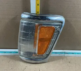 116-58389A TOYOTA Front Left Driver Corner Turn Signal Light