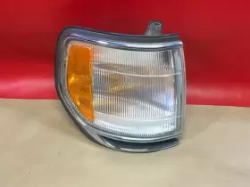 116-58595R TOYOTA Right Passenger Corner Parking Turn Signal