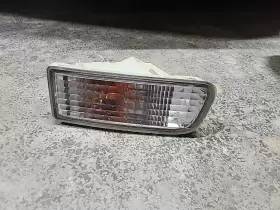 116-60337R TOYOTA Passenger Right Turn Signal Bumper Mount