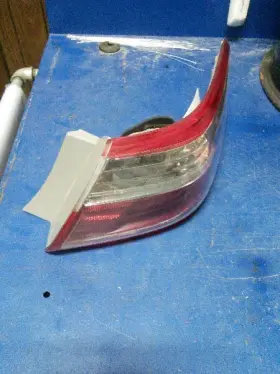 166-51332R TOYOTA Passenger Tail Light Quarter Panel Hybrid #2 166-51332R TOYOTA Passenger Tail Light Quarter Panel Hybrid #2
