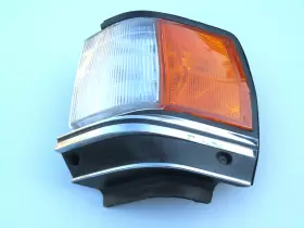 22-147 TOYOTA Cressida Left Front Turn Signal