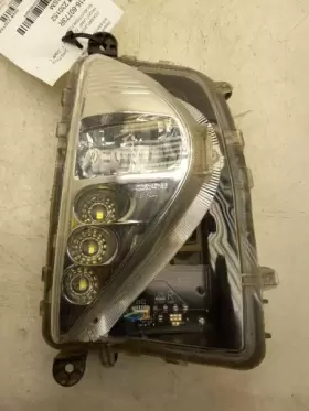 8121047030 TOYOTA Passenger Front Fog Light Prius