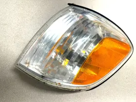 81520-0C040 TOYOTA Turn Signal Light Lamp Front Lh Tundra