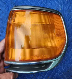 81610-60110 TOYOTA Left Driver Corner Light Landcruiser Park