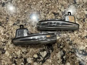 MIR03463 TOYOTA Door Mirror Turn Signal Light Tacoma