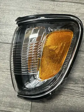 81620-04080 TYC Front Signal Parking Light Lamp Driver Tacoma