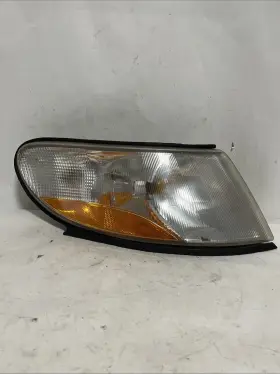 32019331 VALEO Front Right Passenger Turn Signal Parking Lamp
