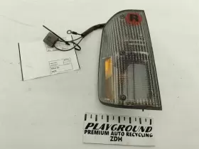 116-51651R VOLVO Wagon Front Passenger Right Turn Signal Lamp