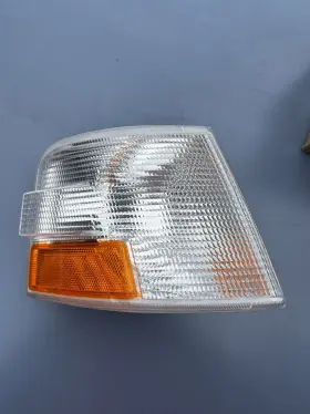 20571062 VOLVO Passenger Turn Signal