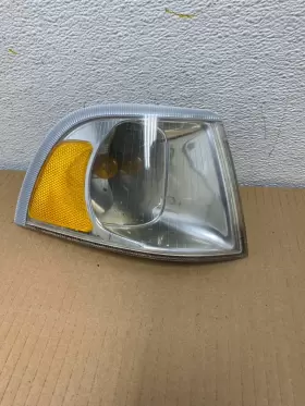 685646396856 VOLVO Right Passenger Rh Turn Signal Light S40