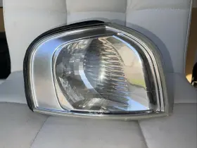 88204387 VOLVO Front Right Turn Indicator Light S80