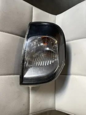 89024910 VOLVO Front Right Turn Indicator Light S80