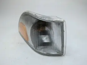 VV038-B000R VOLVO Front Right Passenger Turn Signal Light